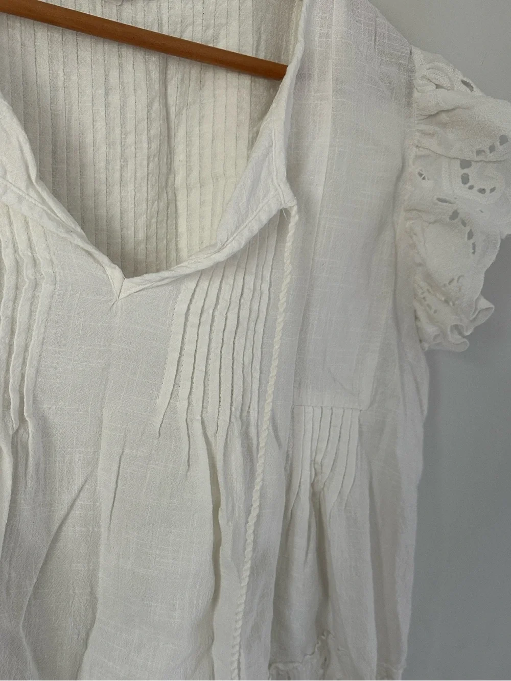 jennifer and grace white eyelet flutter sleeve cotton blouse - Picture 3 of 7